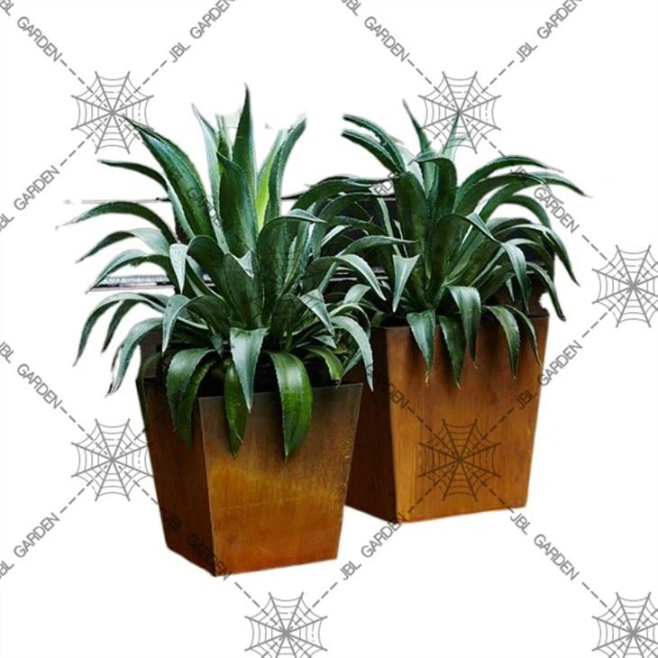 Boîte de jardin en métal