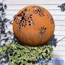 Sculpture en boule d'art en métal en acier Corten découpé au laser