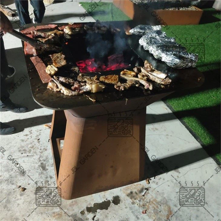 Barbecue à charbon de cuisine moderne