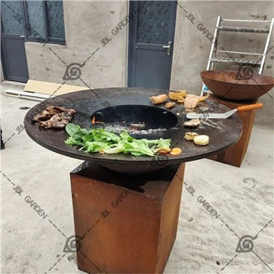 Grille de barbecue avec foyer en métal Corten
