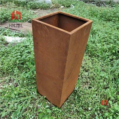 Jardinière à auge conique en acier Corten