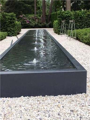 Table d'eau enduite de poudre