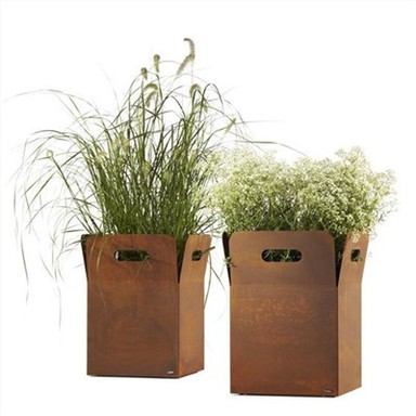 Jardinière en acier Corten de style rouillé