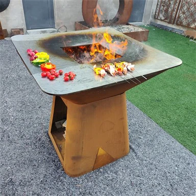 Barbecue au charbon de bois avec rangement pour le bois