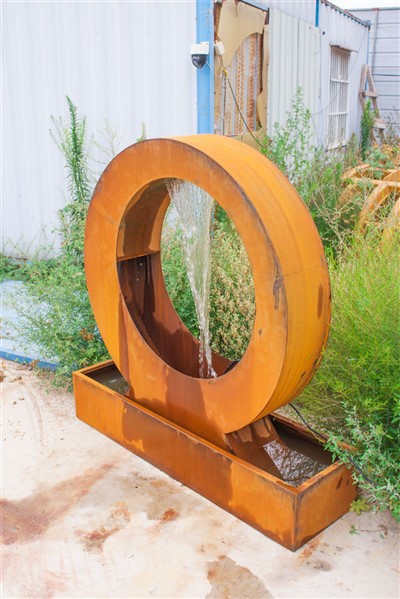 Corten Steel Moon Water Feature Décor d’aménagement paysager extérieur rustique