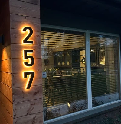 Signe LED du numéro de maison en métal personnalisé