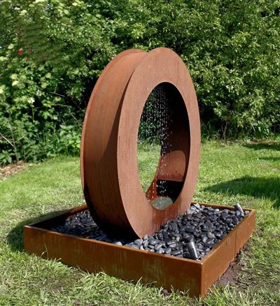 Jeux d'eau en acier Corten rouillé